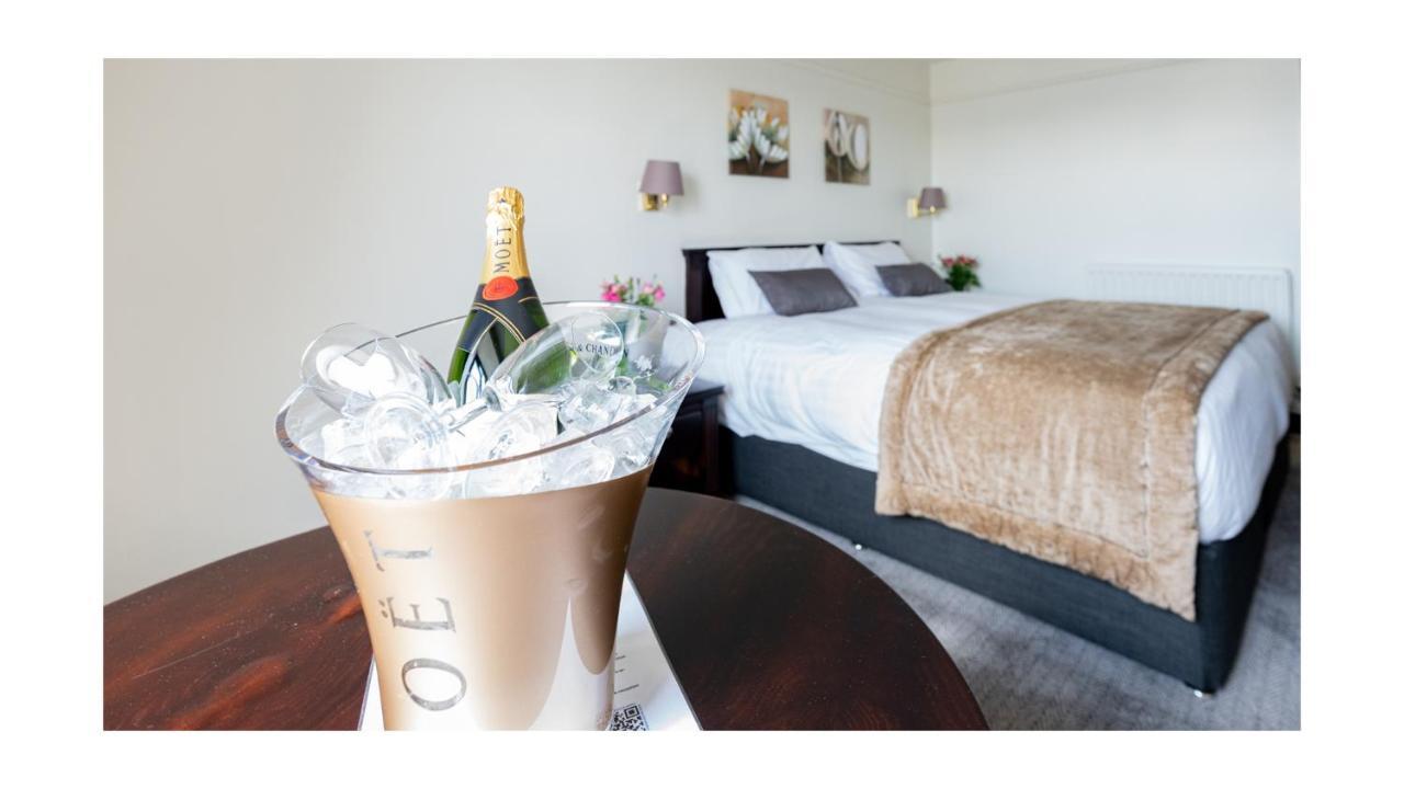 Marine Court Hotel บังกอร์ ภายนอก รูปภาพ