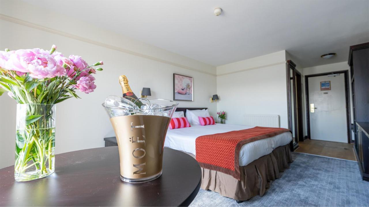 Marine Court Hotel บังกอร์ ภายนอก รูปภาพ