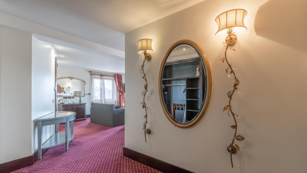Marine Court Hotel บังกอร์ ภายนอก รูปภาพ